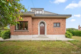 Op een groot perceel van bijna 18 are staat deze instapklare open bebouwing met veel tuin en een grote aparte garage. De woning beschikt over...