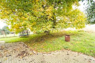 VALIMMAS verhuurt deze welgelegen en comfortabele vrijstaande woning met garage en tuin. Het gelijkvloers bestaat uit een inkomhal, een toilet,...