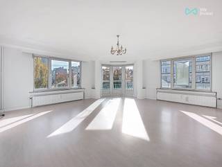 bruxelles.ouest@weinvest.be | 02 315 77 22 | We Invest offers you this exclusive, bright 112 m² apartment on the 2ᵉ floor of Avenue Charles Quint...
