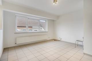 Wij presenteren u een charmant appartement gelegen in Ninove met een woonoppervlakte van 82,5m². Dit fijn afgewerkt en licht pand biedt...