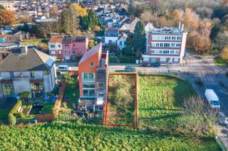 <span><strong>Berchem-Sainte-Agathe</strong></span>, in a leafy residential area close to all amenities: transport links, schools, etc. This magnificent building plot with a surface area of ± 2 a 45 ca (245m²) is partially located within the perimeter of the L78 subdivision plan: area reserved for residential development. <br />At the rear of the plot, the green zone offers magnificent views of the countryside. A rare development opportunity! Documents and information on request.