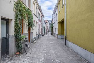 Gelegen midden in het historische centrum van Lier vinden we deze charmante rijwoning met een leuke stadskoer. De locatie is ideaal, op...