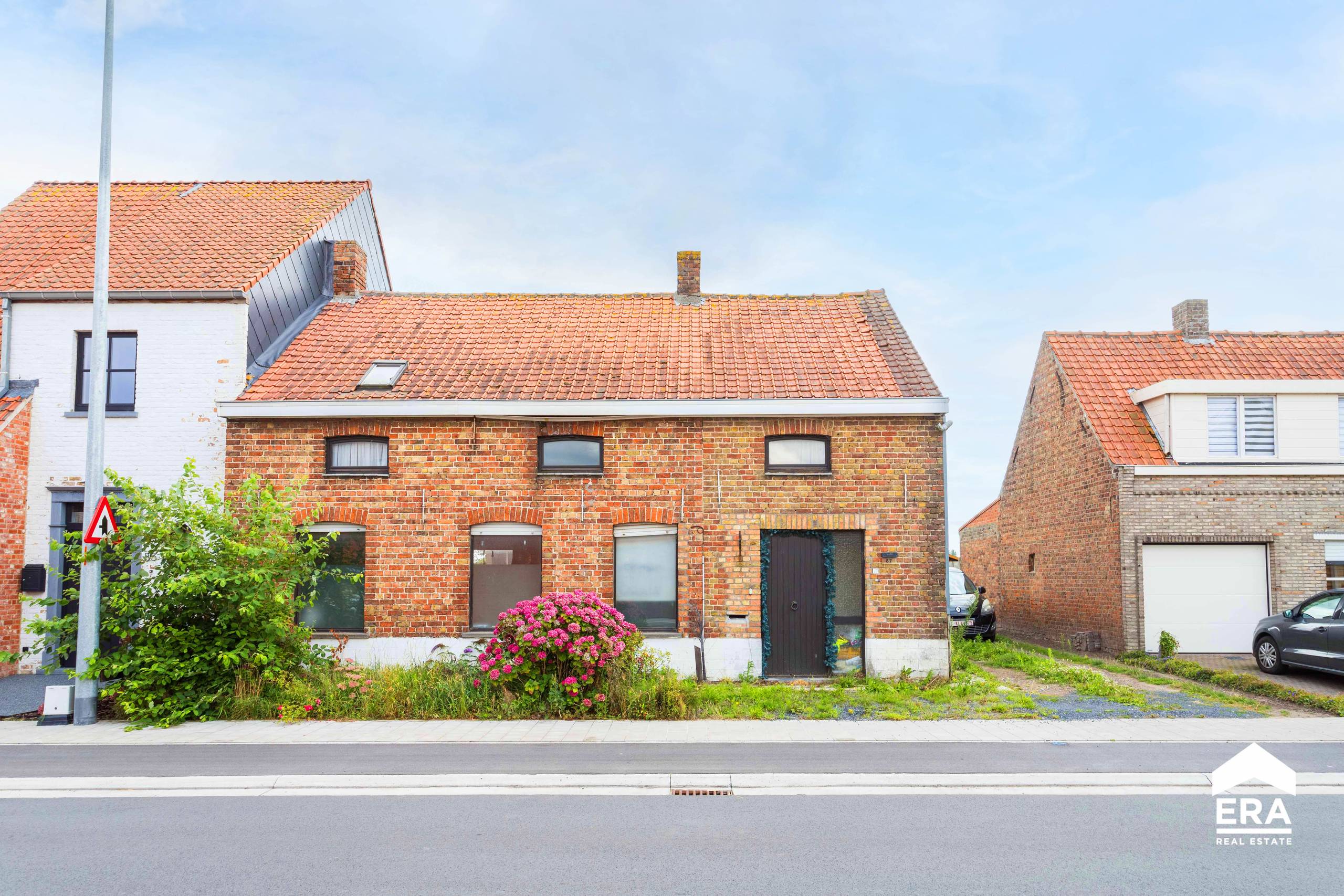 Te renoveren woning met ruime tuin te Koekelare - foto 1