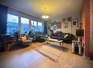 In de rustige Walenstraat vind je een lichtrijk appartement op de 2de verdieping van een huis met enkel één onderbuur en geen...