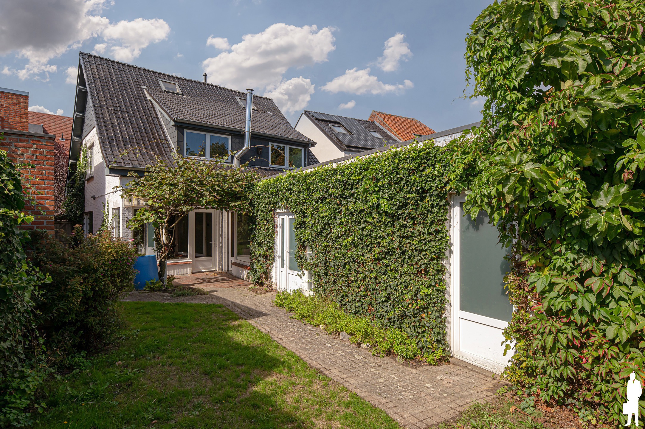 Ruime, op te frissen woning met 5 slk en mooie tuin - foto 5
