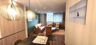 te huur : woning gelegen Lage kaart te Brasschaat , nieuwe woning met gelijkvloers kantoor of gastenkamer (slaapkamer) met aparte douche en lavabo , berging , terras stadstuintje garage , eerste verd : terras ,ruime volledig ingerichte keuken met eiland , eetkamer en living met ingemaakte kasten en sfeerhaard , 2 de verd hal met ingemaakte kasten, badkamer met inloopdouche ,lavabo met meubel ,toilet, slaapkamer met ingemaakte kasten . Beoordeling nieuwe woning voorzien van zonnepanelen warmtepomp volledig gemeubeld incl huisraad
Huurprijs 1950 € + 300 € nutsvoorzieningen water ,verwarming elektriciteit ,internet en wassen van de ramen aan de buitenkant DIRECT BESCHIKBAAR IDEAAL VOOR EXPATS !!!!!!!