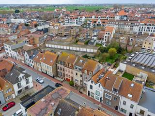 Rare opportunity for those who dream of an investment property or a renovation project in the center of Knokke. In the Smedenstraat in the...