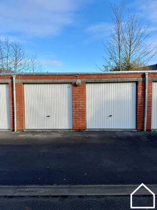 RUIME WONING MET 3 SLPKS, TUIN EN OPTIONELE GARAGEBekijk ook onze vastgoedvideo via deze link: https://www.youtube.com/shorts/SmDfFs-KGr8Deze woning...