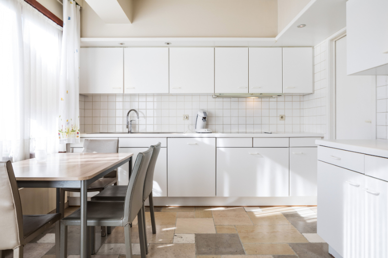 --- NIEUW --- Gunstig gelegen lichtrijk appartement met 2 slaapkamers + garagebox. - foto 4