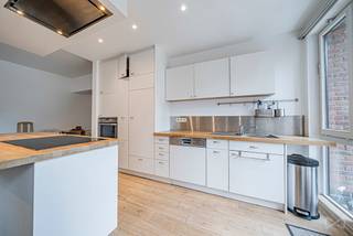 Information & viewings: 02 315 51 72We Invest is offering this beautiful ±78 m² apartment with terrace, ideally located a stone's throw from the...