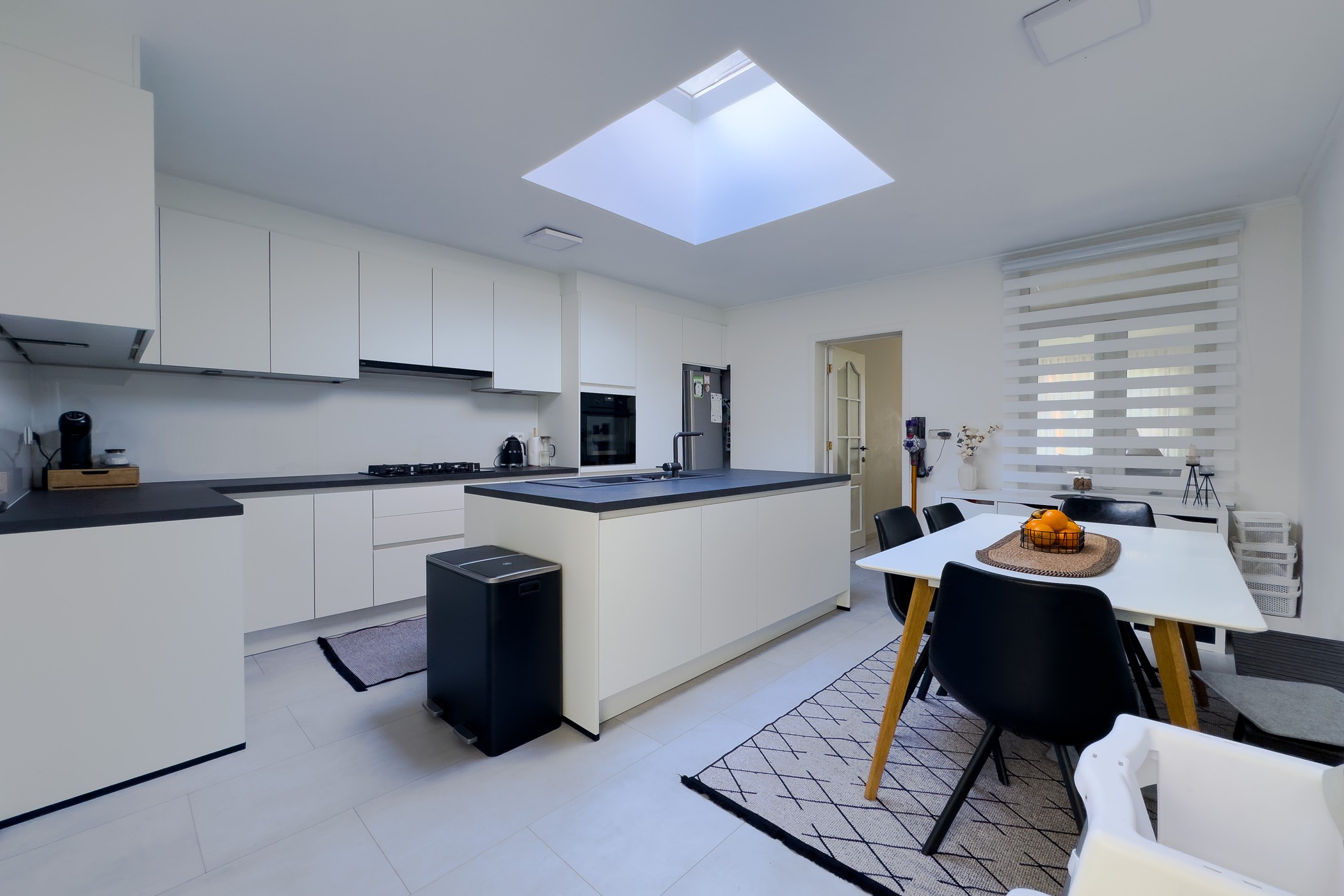 Volledig gerenoveerde gezinswoning met 3 slaapkamers en moderne keuken - foto 3