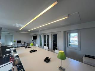 Dit moderne kantoor van 86 m² ligt op een absolute toplocatie, op slechts 500 meter van de oprit van de E40 in Sint-Denijs-Westrem. Ideaal...