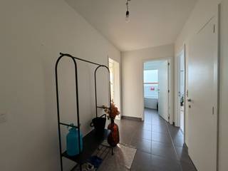 <p>Mooi en degelijk afgewerkt appartement gelegen op de tweede verdieping van residentie Everinga.<br /><br />Het appartement omvat een inkom, living met parket, open ingerichte keuken met aanpalende berging, twee slaapkamers, badkamer met ligbad en geïntegreerde douche, toilet en twee terrassen.<br /><br />Provisie gemeenschappelijke kosten: €80 per maand met jaarlijkse afrekening. <br /><strong>Beschikbaar per 15/12/2026.</strong><br /><br />Interesse om dit pand te bezoeken? Een bezoek kan uitsluitend via onze website aangevraagd worden: https://www.vastgoeddevos.be/te-huur, klik het pand aan dat u wenst te bezoeken en klik vervolgens op "vraag hier uw bezoek aan". </p>