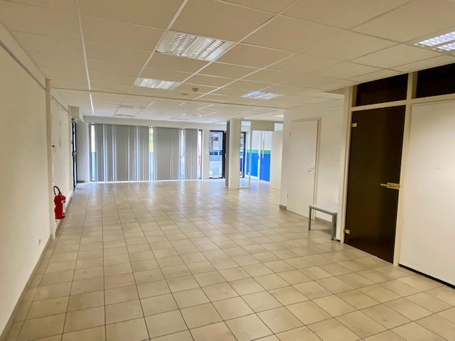 Gelijkvloerse handelsruimte van 110 vkm op een boogscheut van de Markt van Deinze - foto 3