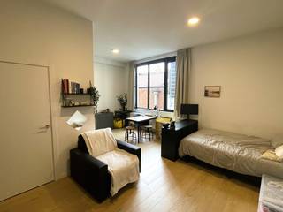 +++ verkoopovereenkomst in opmaak +++Gelegen aan de binnenzijde van een prachtig en goed onderhouden gebouw, vindt u deze ruime, gerenoveerde studio...