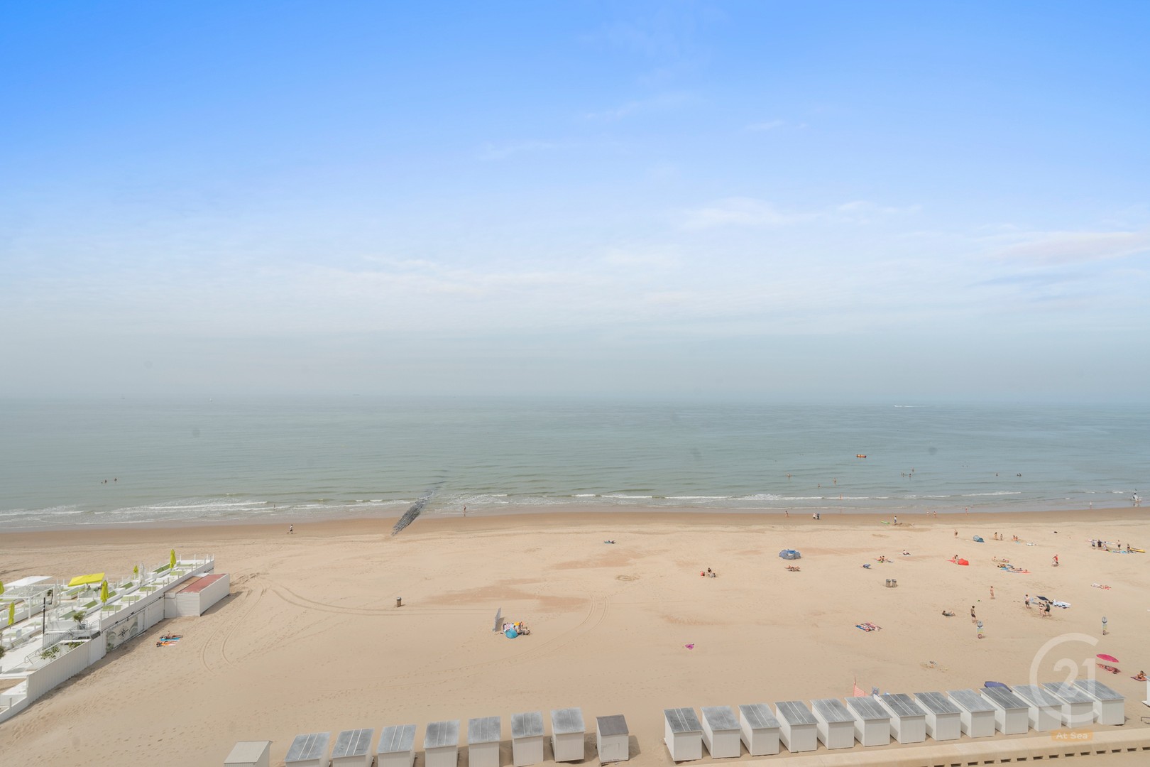 Lichtrijke studio met frontaal zeezicht en ruim terras - photo 4