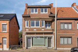 <p>This apartment with commercial space in Hasselt offers a distinctive combination of comfortable living, professional opportunities and a pleasant outdoor area. The property is located on Kempische Steenweg, one of the main access roads towards the centre of Hasselt. This prominent location provides excellent accessibility and strong visibility at the front, while the rear of the property offers a surprisingly peaceful and green setting. The outdoor area measures 1a67 and faces west, allowing you to enjoy the afternoon and evening sun.<br />The total living area of 104m² has been arranged in a practical way, with a commercial space at the front and a spacious, move-in-ready apartment behind it. The private part of the property underwent a thorough renovation in 2020. The kitchen, bathroom, windows, flooring, electrical installation, utilities, gas boiler and shutters were all renewed. The use of contemporary, high-quality materials creates a stylish and welcoming interior that is ready to enjoy from day one.<br />The living room is bright and connects directly to the open kitchen. From here, you also have a pleasant view over the west-facing garden. This green outlook creates a sense of calm and space despite the property's lively location along one of Hasselt's main access roads. The spacious bedroom and modern bathroom complete the private living area and provide a comfortable layout for everyday life.<br />At the front of the property, the space is currently used as a commercial unit. Thanks to its position along Kempische Steenweg, it benefits from significant passing traffic and excellent visibility. A parking space directly in front of the property provides convenient access for customers and visitors. However, the front space does not necessarily have to remain commercial. It can also be fully incorporated into the apartment and used as additional living space, a home office, hobby room or another flexible area according to your needs. This gives the property an adaptable character and allows you to shape the layout around your own plans.<br />At the rear, the green outdoor area of 1a76 provides a pleasant private setting away from the activity of the road. Its west-facing orientation means you can enjoy the sun later in the day, creating an inviting place to relax after work or spend time outdoors. The property therefore combines strong visibility and accessibility at the front with privacy and greenery at the rear.<br />Thanks to the complete renovation in 2020, central location in Hasselt, excellent commercial visibility and flexible layout possibilities, this is a versatile property with plenty of potential. You can continue to use the front space for commercial purposes or integrate it fully into the apartment to create additional living space. Come and discover the possibilities this property has to offer. A versatile apartment for those looking to combine comfortable living with additional space and possibilities. Discover the property's many advantages for yourself during a viewing.</p>