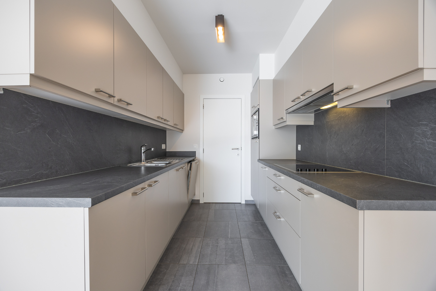 Modern gerenoveerd ruim appartement vlakbij het strand van Bredene - photo 1