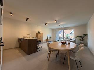 2 slaapkamer appartement (1.01) voor een prijs van €379.000!<br /><br />Zeer centraal gelegen appartement in Sint-Andries, nabij het bruisende centrum van Brugge, station en verscheidene faciliteiten. GROOT 2 SLAAPKAMER appartement, oppervlakte ca. 105 m²! Dit appartement beschikt over een TERRAS (ca. 7,1 m²) met berging.<br /><br />Indeling als volgt: inkomhal met vestiaire en gastentoilet, ruime leefruimte met een moderne en open geïnstalleerde keuken en berging, 2 slaapkamers en badkamer met inloopdouche , ligbad en dubbele wastafel met meubel. <br /><br />Mogelijkheid tot aankoop van bovengrondse garagebox of staanplaats.<br /><br />IDEALE INVESTERING met een TOP RENDEMENT! <br /><br />Voor verdere informatie contacteer Gaëlle op 0479 17 17 17.