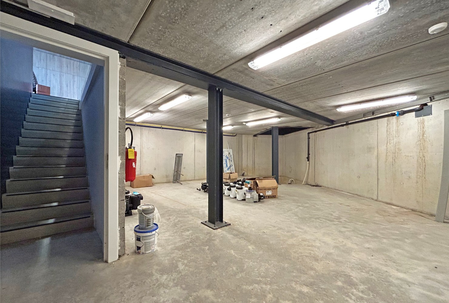 Modern en lichtrijk handelspand/kantoor met magazijn (300m²) te huur in Wijnegem! - foto 5