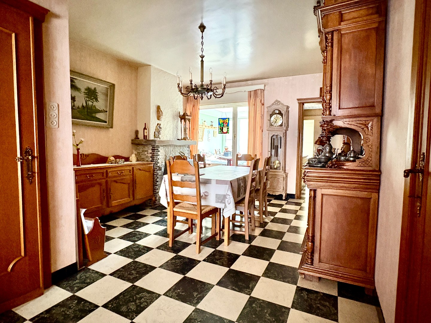 Woning met betonstructuur voorzien van garage, tuin en 3 slks te Kuurne. - foto 3