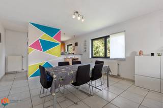 Een uitzonderlijke opportuniteit: deze tijdloze ruime woning biedt het potentieel om volledig omgevormd te worden tot een villa met zes...