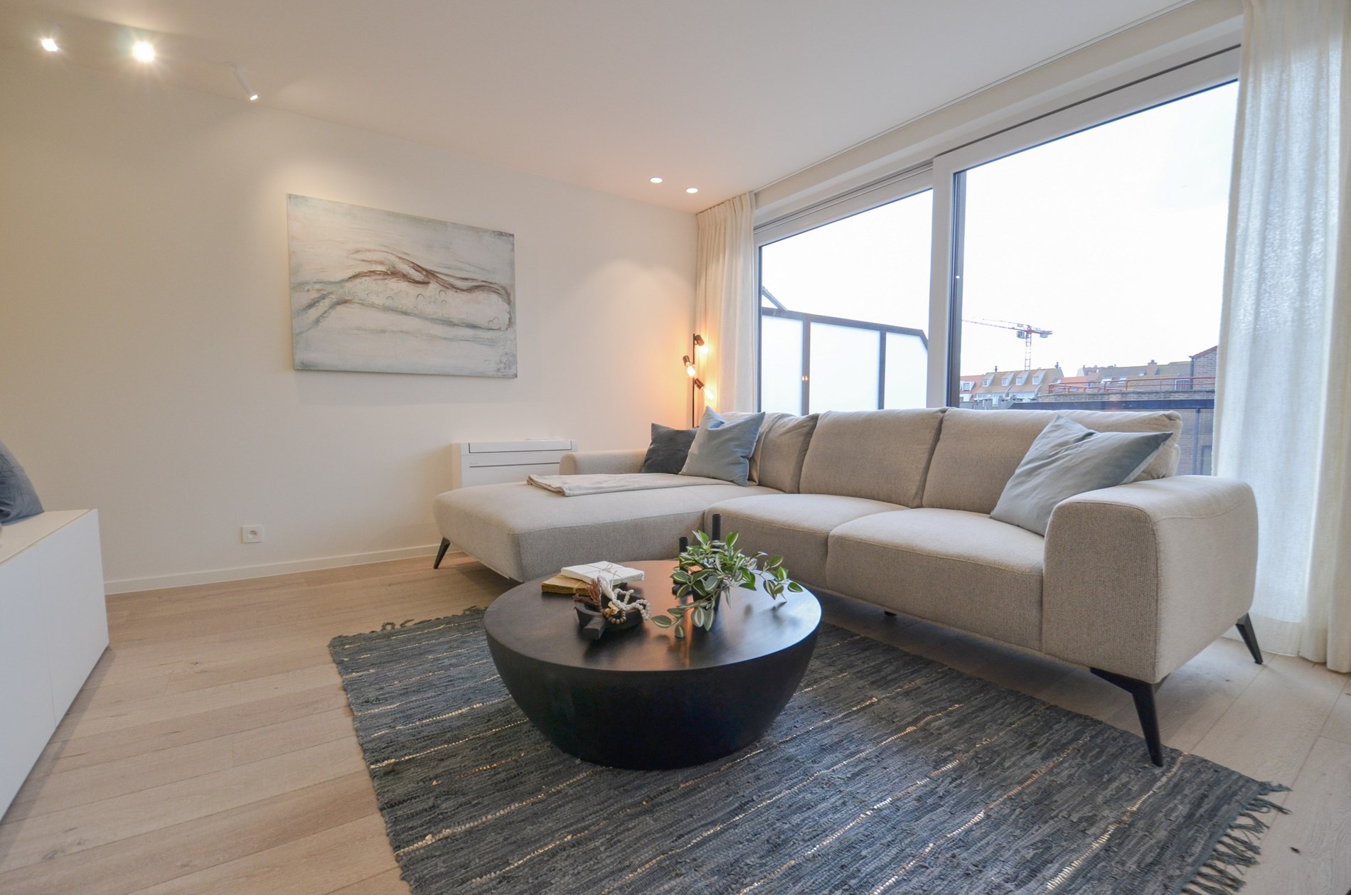 Volledig gerenoveerde penthouse met twee ruime terrassen (+/- 50 m²) gelegen op een boogscheut van de zee. - foto 5