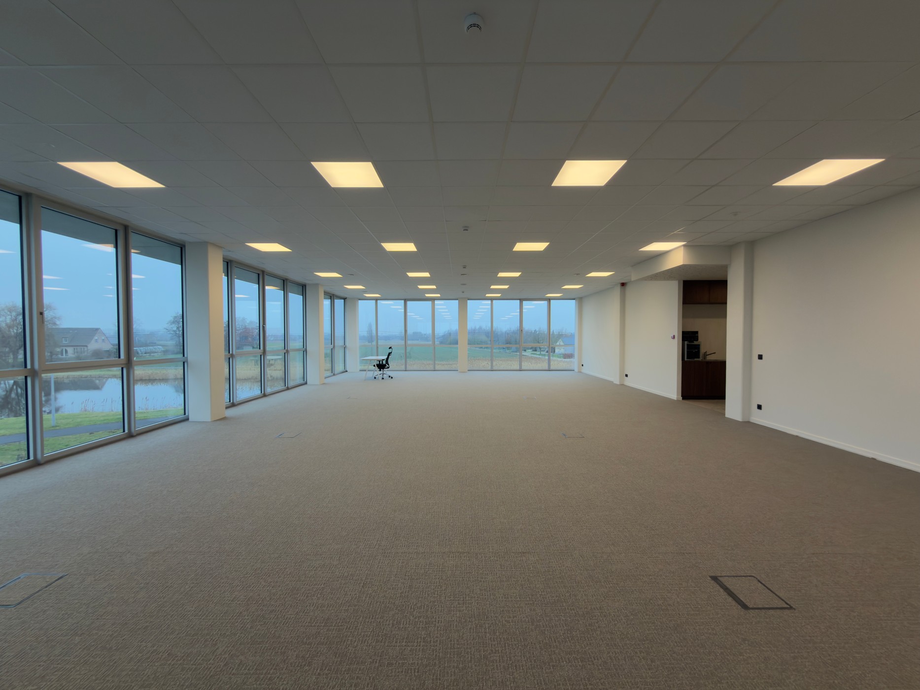 Kantoorruimte (255m²) met magazijn (835m²) te huur in Deinze - foto 4