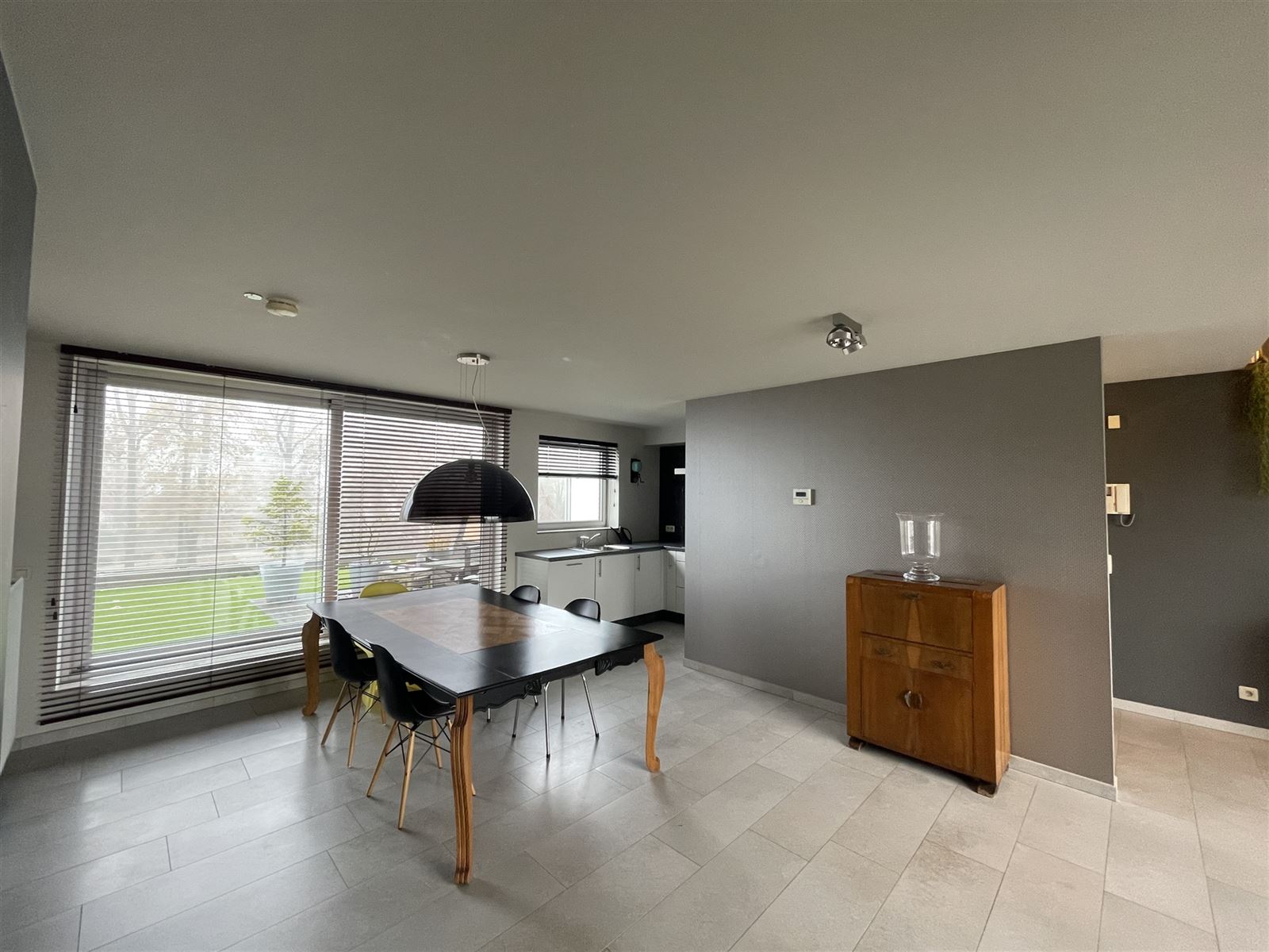 Trendy appartement met ruim terras en 2 staanplaatsen - foto 4