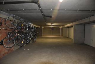 GARAGEBOX 8 (-2) TE KOOP GELEGEN ONDER DE RESIDENTIE "DE PANNE PLAZA", HOEK LEOPOLD I ESPLANADE EN KAPELLELAAN TE DE PANNEAfmetingen: Lengte 5,02m -...