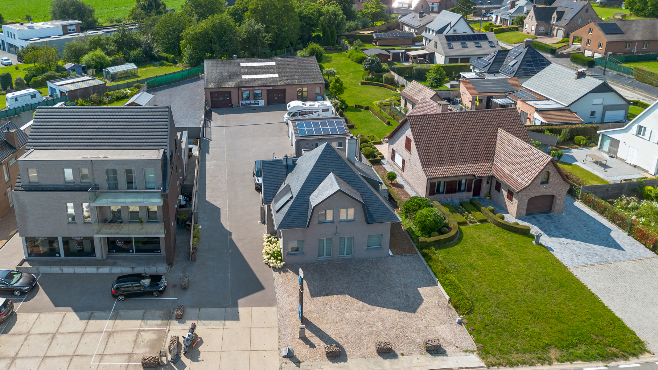 Handelsruimte/bedrijfsgebouw met prachtige villa - foto 4