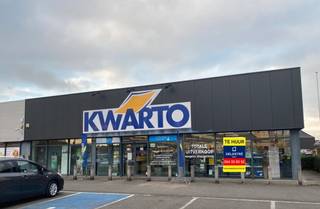 Commercieel pand van ongeveer 650 m² beschikbaar voor verhuur in Izegem.Het pand beschikt over een brede gevel en biedt ruime parkeermogelijkheden...