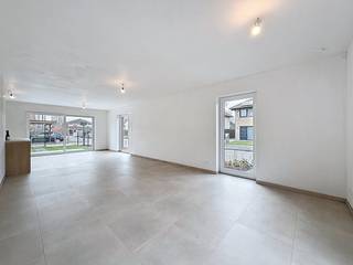 Bent u op zoek naar een ruime halfopen nieuwbouwwoning in Deerlijk? Dan is deze woning zeker iets voor u! Met troeven zoals: doodlopende...