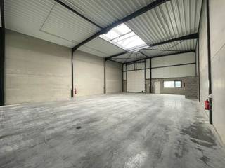 KMO-unit met kantoorruimte | Oostmalsebaan 10A, Sint-Lenaarts200 m² – €1.150/maand – beschikbaar vanaf 01.03.2026Deze unit omvat een open werkruimte...