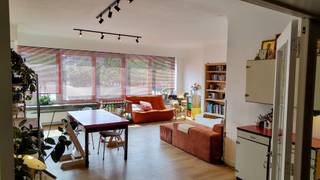 <p>Ruim, instapklaar appartement van 118 m² met twee slaapkamers gelegen op het Sint-Jansplein te Antwerpen.</p><p>Grote living met toegang tot zonnig balkon aan de voorzijde.</p><p>Volledig uitgeruste keuken met aansluiting voor een wasmachine.</p><p>Twee slaapkamers achteraan; één grote van 14m² voorzien van ingemaakte kasten en één kleinere met toegang tot het tweede balkon aan de achterzijde.</p><p>Gerenoveerde badkamer met inloopdouche.</p><p>Apart toilet.</p><p>Inkomhal die ruim genoeg is om een bureau te zetten en thuis te werken.</p><p>Veel opbergruimte.</p><p>Aparte kelder van +/- 16m²</p><p>Nieuwe vloeren gelegd in 2023</p><p>EPC B - 123 kwh/m²</p>