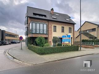 Topaanbieding in centrum Halen: ruim gelijkvloers appartement (ca. 100 m²) met 2 slaapkamers, terras én privatief tuintje, met...