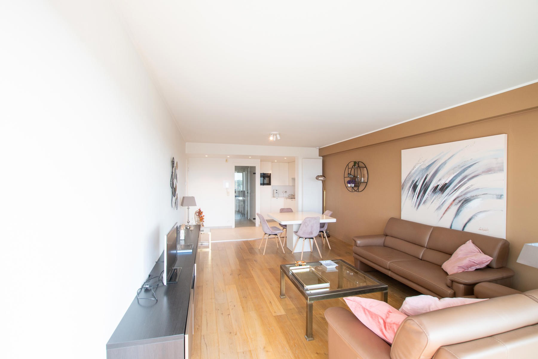 Gemeubeld appartement op de vijfde verdieping gelegen in hartje Zoute op enkele passen van het Albertplein en de zee - foto 2