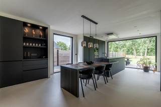 Ben je op zoek naar een instapklaar, energiezuinig nieuwbouwwoning met een doordachte indeling? Dan is dit jouw kans!Deze eigentijdse woning...