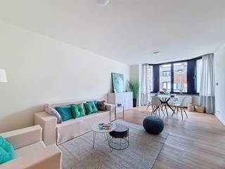 Prima gelegen appartement in een kleinschalig en volledig vernieuwd gebouw nabij E19, A12 en de Parken uit het zuiden van Antwerpen. Op de...