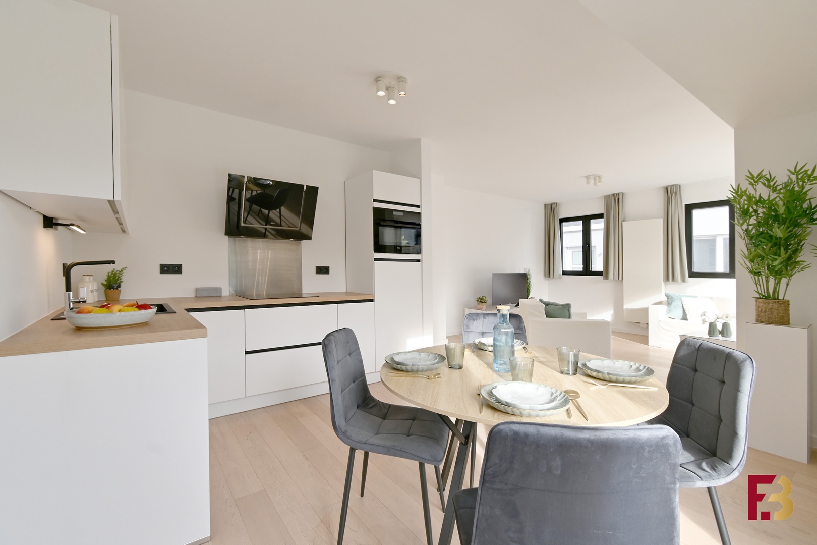 Gelijkvloersappartement met tuin en twee garages in hartje Zwijnaarde - foto 5