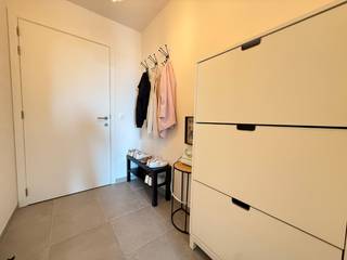 Dit prachtig appartement vinden we terug op de tweede verdieping van residentie De Barge in Aalter. Het appartement is bereikbaar met de trap of...