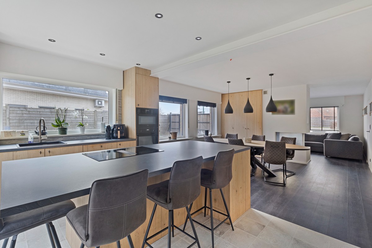 Luxe woning met binnenzwembad en afzonderlijke handelsruimte - foto 4