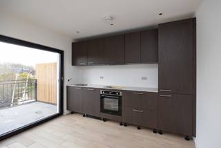 INSTAPKLAAR APPARTEMENT MET TERRAS (12 M²) IN BRASSCHAAT – WIJK KAARTInleidingIn de gegeerde wijk Kaart te Brasschaat bevindt zich dit volledig...