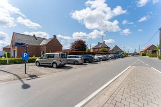 Dit prachtig aanbod is perfect gelegen op de verbindingsweg tussen Ardooie, Izegem, Meulebeke & Roeselare!Adres: Izegemsestraat 119, 8850 ArdooieDeze...