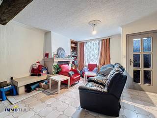 Ruime woning met tuin te Hofstade!Deze woning beschikt op het gelijkvloers over een inkomhal, een ruime woonkamer met eetplaats, een ingerichte...