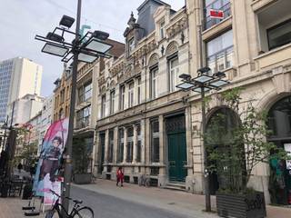 Commercieel handelspand (1.000m²) te huur voor horeca/winkel/kantoren/showroom, etc...in een winkelwandelstraat in het centrum van...