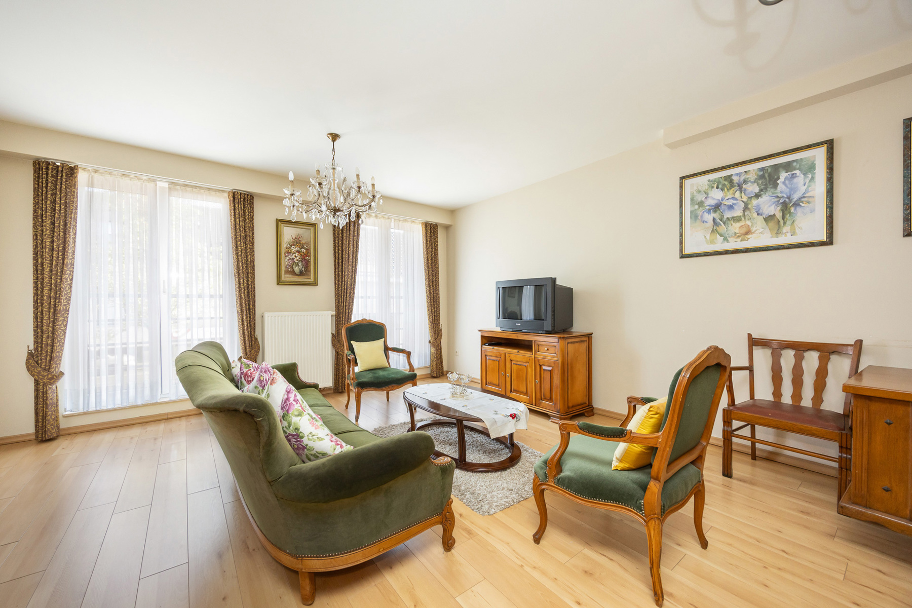 Instapklaar appartement op de 1ste verdieping met 2 slaapkamers, terras en autostaanplaats.  - foto 4