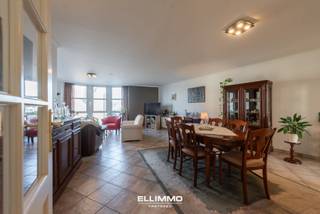 Wens je graag een bezoek aan dit pand? Neem contact op met Sara via 0494 36 21 64 of sara@ellimmo.beGezellig appartement gelegen op de 3e verdieping...