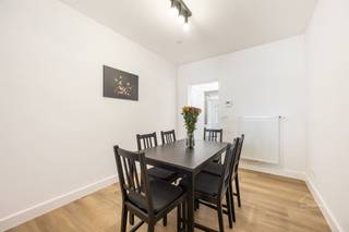 <p><span>Instapklaar gelijkvloers 2-slaapkamerappartement met terras in Mechelen</span></p><p><span> </span></p><p><span>Op zoek naar een comfortabel en instapklaar appartement op een rustige, maar centrale ligging in Mechelen? Dan is dit charmante gelijkvloerse appartement aan de Generaal de Ceuninckstraat 109 zeker een bezoek waard!</span></p><p><span> </span></p><p><span>Bij het betreden van het appartement kom je terecht in een aangename leefruimte die naadloos aansluit op de praktische en gezellige keuken. De vernieuwde badkamer zorgt voor extra comfort en een frisse, moderne uitstraling.</span></p><p><span>Het appartement beschikt over </span><span>twee volwaardige slaapkamers</span><span>, ideaal voor een koppel, een klein gezin of als combinatie van wonen en thuiswerken.</span></p><p><span>Via de keuken heb je toegang tot een </span><span>terras</span><span>, waar je in alle rust kunt genieten van een kop koffie of een zonnige namiddag.</span></p><p><span> </span></p><p><span>Extra troeven:</span></p><ul><li><span>Instapklaar appartement</span></li><li><span>Gelijkvloers</span></li><li><span>2 slaapkamers</span></li><li><span>Moderne, vernieuwde badkamer</span></li><li><span>Terras</span></li><li><span>Private kelderberging</span></li><li><span>Asbestveilig, elektrische keuring conform en geen renovatieplicht</span></li><li><span>Meubels kunnen desgewenst mee worden overgenomen</span></li></ul><p><span>Dankzij de gunstige ligging bevinden winkels, openbaar vervoer, scholen en het bruisende centrum van Mechelen zich op korte afstand.</span></p><p><span>Ben je op zoek naar een instapklaar appartement waar je meteen je thuis van kunt maken? Neem dan snel contact op voor een bezichtiging!</span></p><p><span> </span></p><p><span>Ook een gratis schatting bij jou? Wij komen graag langs!</span></p><p><span>Sven@home4you.be</span></p><p><span> </span></p>