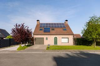 Ruime en lichtrijke woning met zonnige tuin op rustige ligging nabij het centrum van AssenedeOp zoek naar een instapklare gezinswoning met ruimte,...